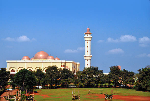 Kampala, Uganda: the National Mosque, aka Gaddafi Mosque, the largest mosque in Uganda, paid by Libya - Old Kampala hill - photo by M.Torres